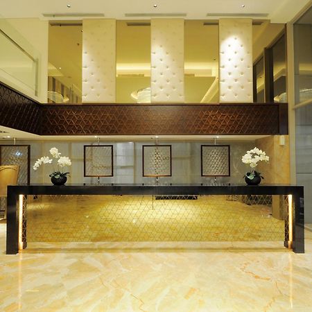 Louis Kienne Hotel Pandanaran Семаранг Екстериор снимка