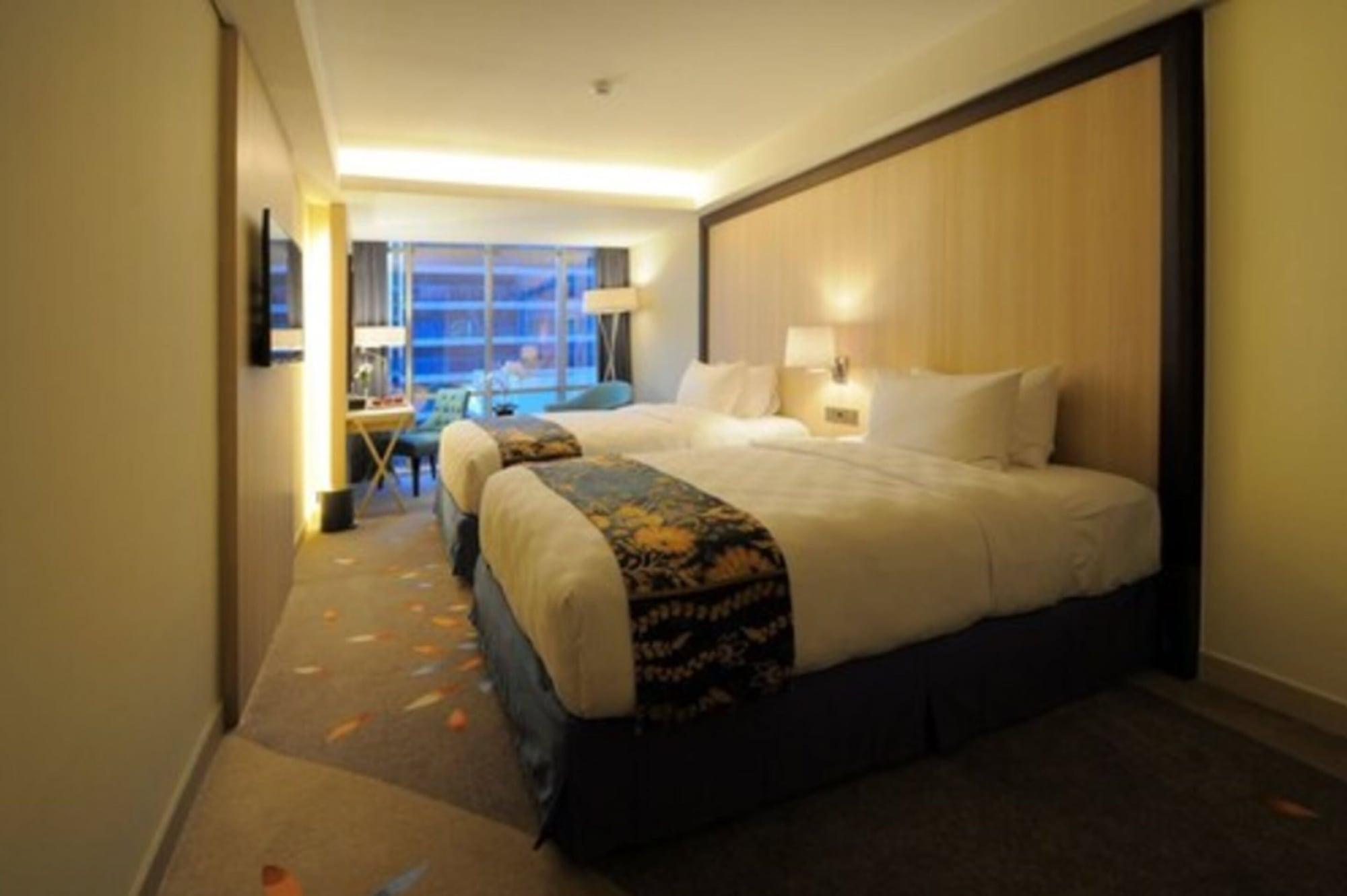Louis Kienne Hotel Pandanaran Семаранг Екстериор снимка