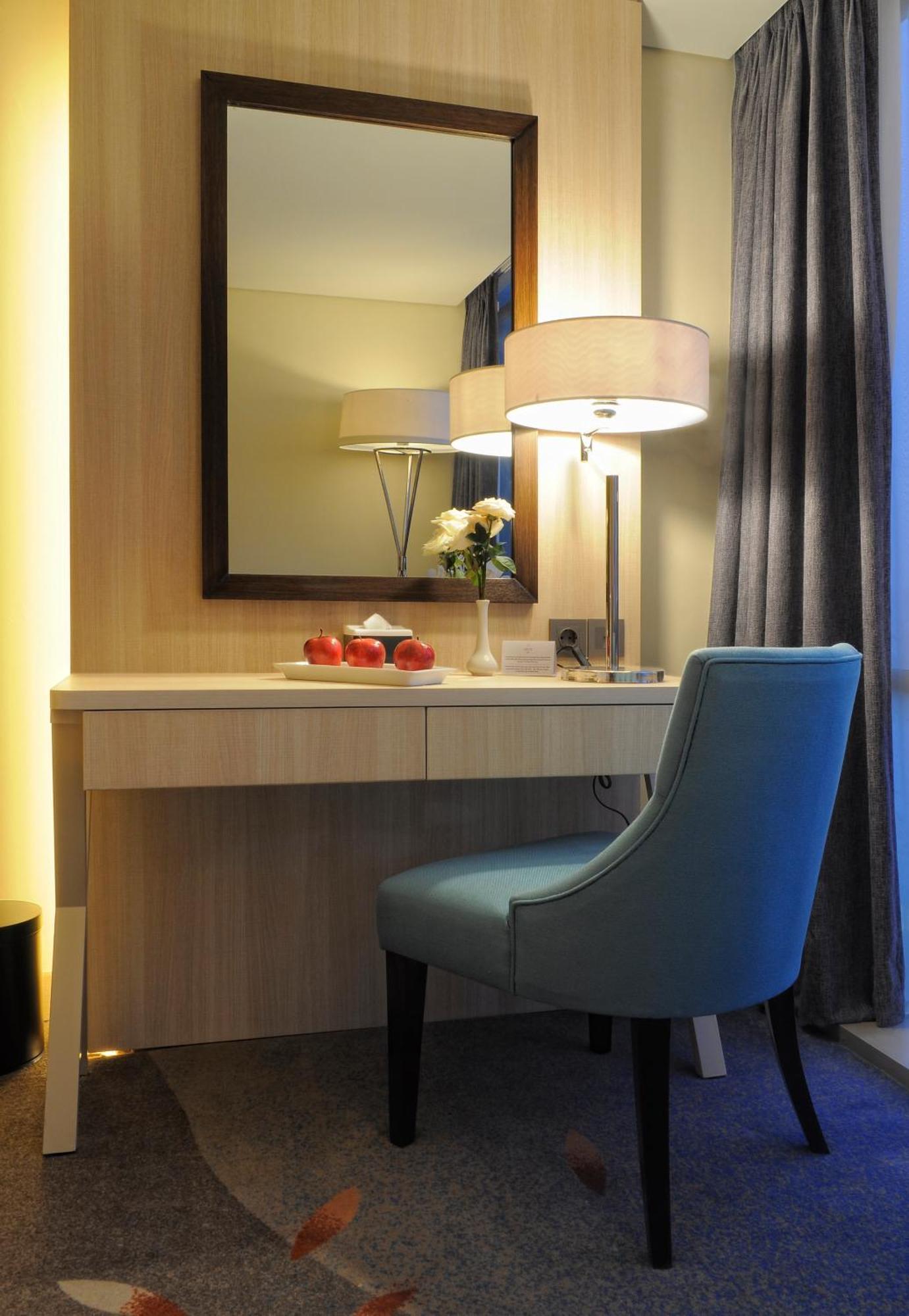 Louis Kienne Hotel Pandanaran Семаранг Екстериор снимка