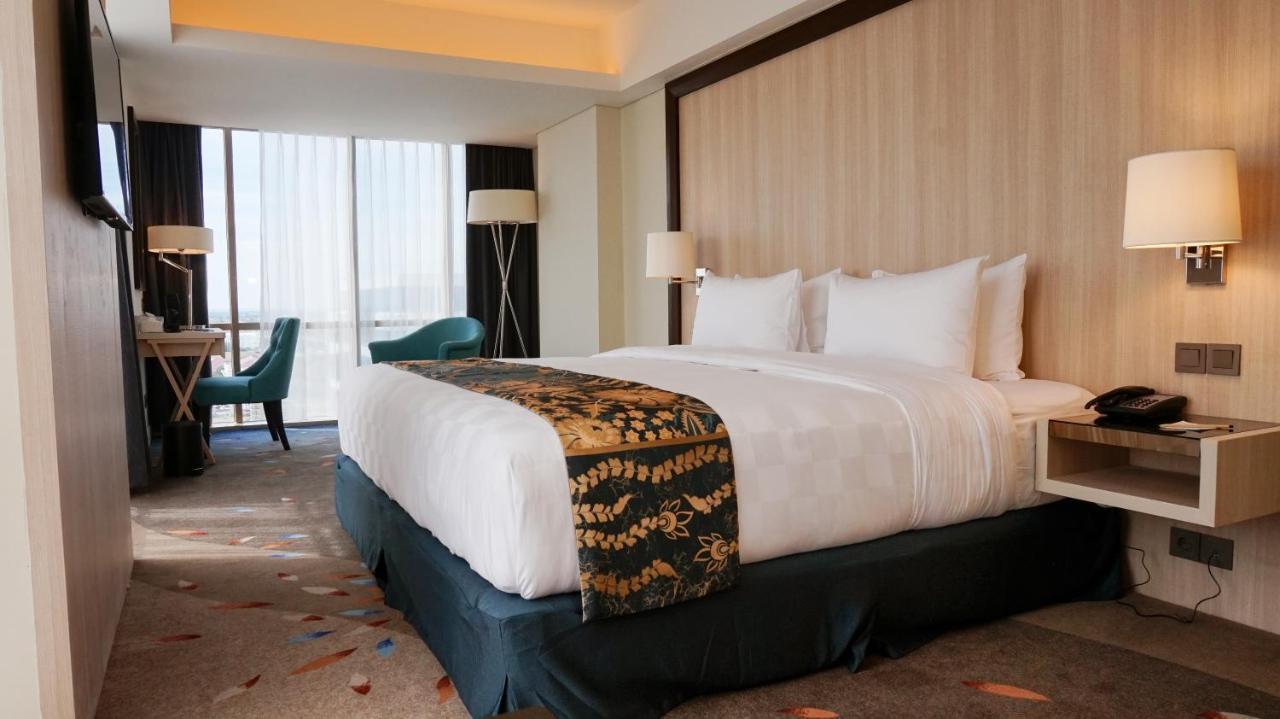 Louis Kienne Hotel Pandanaran Семаранг Екстериор снимка